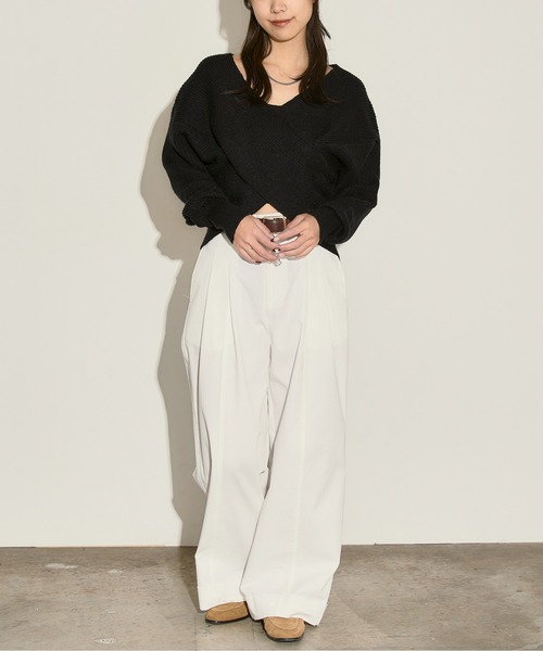 H.TOKYO(エイチトウキョウ)の「フロントクロスVネックカシュクールニット(ニット/セーター・レディース・ベージュ/ブラウン/ブラック・FREE)」の4枚目の写真