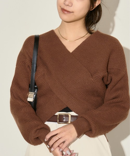 H.TOKYO(エイチトウキョウ)の「フロントクロスVネックカシュクールニット(ニット/セーター・レディース・ベージュ/ブラウン/ブラック・FREE)」の11枚目の写真