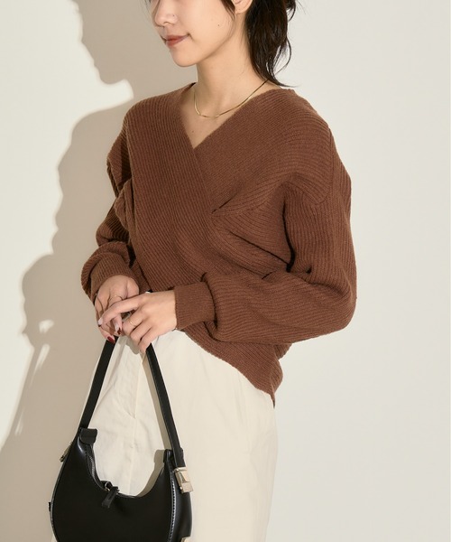 H.TOKYO(エイチトウキョウ)の「フロントクロスVネックカシュクールニット(ニット/セーター・レディース・ベージュ/ブラウン/ブラック・FREE)」の7枚目の写真