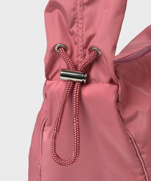 Paul Smith（ポールスミス）の「PSパッファー ショルダーバッグ / 555428 WB180S（ショルダーバッグ・レディース・ローズ/ブラック・FREE）」の3枚目の写真