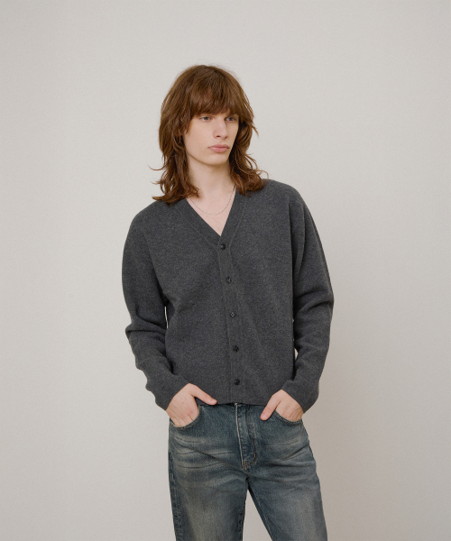 LMOOD(エルムード)の「BRENT ウールクロップドカーディガン (2カラー)(カーディガン/ボレロ・メンズ・ブラック/ダークブラウン/チャコール・44/48/46)」の5枚目の写真