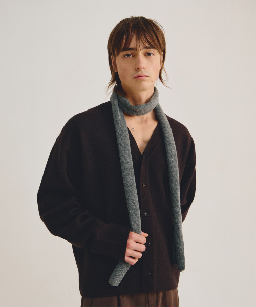 LMOOD(エルムード)の「BRENT ウールクロップドカーディガン (2カラー)(カーディガン/ボレロ・メンズ・ブラック/ダークブラウン/チャコール・44/48/46)」の6枚目の写真
