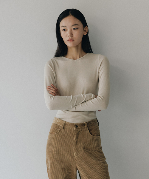 BLANKROOM HER（ブランクルームウーマン）の「ローブイネックTシャツ_LIGHT BEIGE（Tシャツ/カットソー・レディース・その他・ONE）」の2枚目の写真