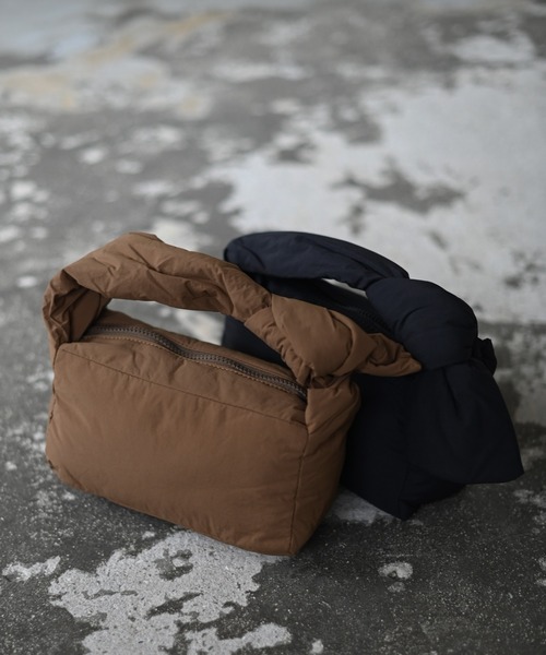 Marient(マリエント)の「Padding Square Mini Bag(ハンドバッグ・レディース・ブラック/ブラウン・FREE)」の3枚目の写真