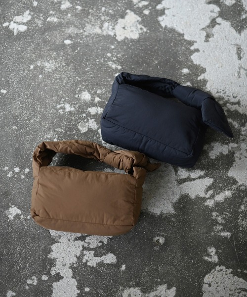 Marient(マリエント)の「Padding Square Mini Bag(ハンドバッグ・レディース・ブラック/ブラウン・FREE)」の4枚目の写真