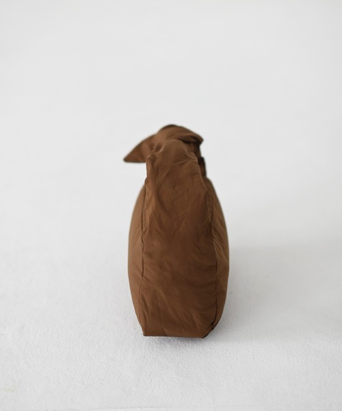 Marient(マリエント)の「Padding Square Mini Bag(ハンドバッグ・レディース・ブラック/ブラウン・FREE)」の6枚目の写真