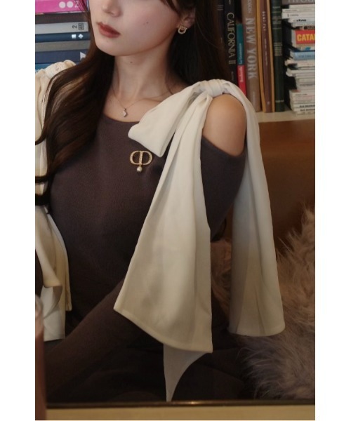 MISTREASS(ミストレアス)の「Open Shoulder Ribbon Knit Dress(ワンピース・レディース・チャコールグレー/ピンク・FREE)」の12枚目の写真
