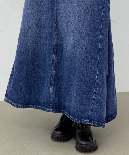 DAY CLOSET(デイ クローゼット)の「【バックゴム有】揺れ感メイクサイドプリーツ。Aラインロングデニムスカート(デニムスカート・レディース・ブルー/インディゴブルー/ネイビー/ブラック・L/M)」の16枚目の写真