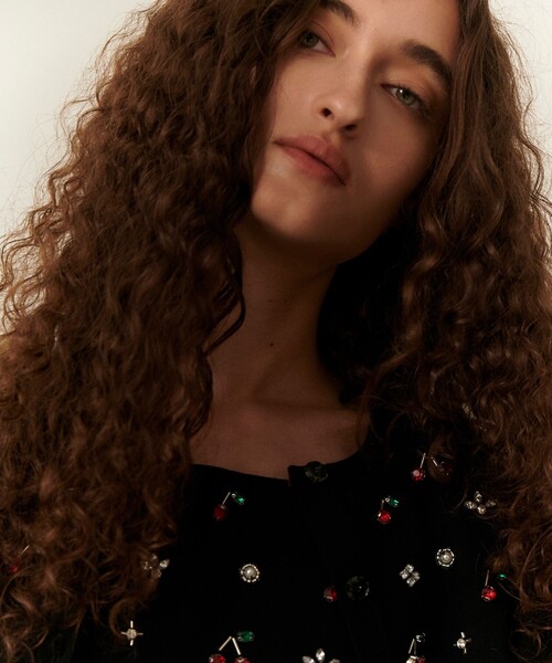 LOULOU WILLOUGHBY（ルルウィルビー）の「【LOULOU WILLOUGHBY】CHERRYビジューカーディガン（カーディガン/ボレロ・レディース・ブラック/サックスブルー/オフホワイト・2）」の16枚目の写真