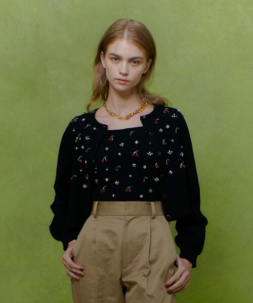 LOULOU WILLOUGHBY（ルルウィルビー）の「【LOULOU WILLOUGHBY】CHERRYビジューカーディガン（カーディガン/ボレロ・レディース・ブラック/サックスブルー/オフホワイト・2）」の18枚目の写真