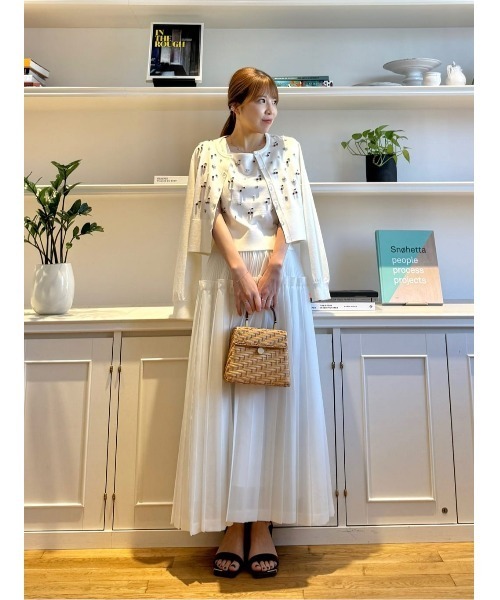 LOULOU WILLOUGHBY（ルルウィルビー）の「【LOULOU WILLOUGHBY】CHERRYビジューカーディガン（カーディガン/ボレロ・レディース・ブラック/サックスブルー/オフホワイト・2）」の10枚目の写真