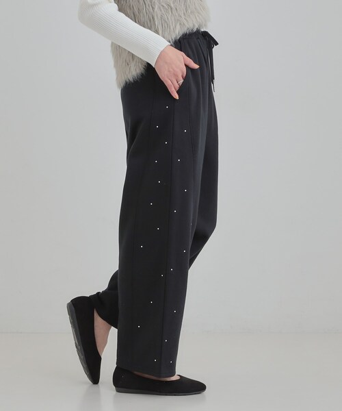 Cutie Blonde（キューティーブロンド）の「【洗濯機可/あったか/S-LL】裏起毛ストーン付き スウェットカーブパンツ（その他パンツ・レディース・ライトグレー/ブラック・04/03/02/01）」の4枚目の写真