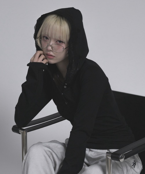 17HR(セブンティーンアワーズ)の「レースフードヘンリーネックロンT(Tシャツ/カットソー・レディース・ブラック/ホワイト・FREE)」の15枚目の写真