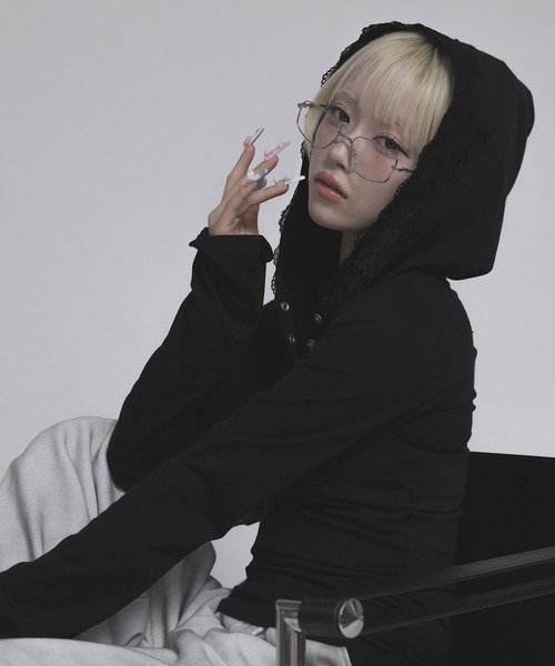 17HR(セブンティーンアワーズ)の「レースフードヘンリーネックロンT(Tシャツ/カットソー・レディース・ブラック/ホワイト・FREE)」の16枚目の写真