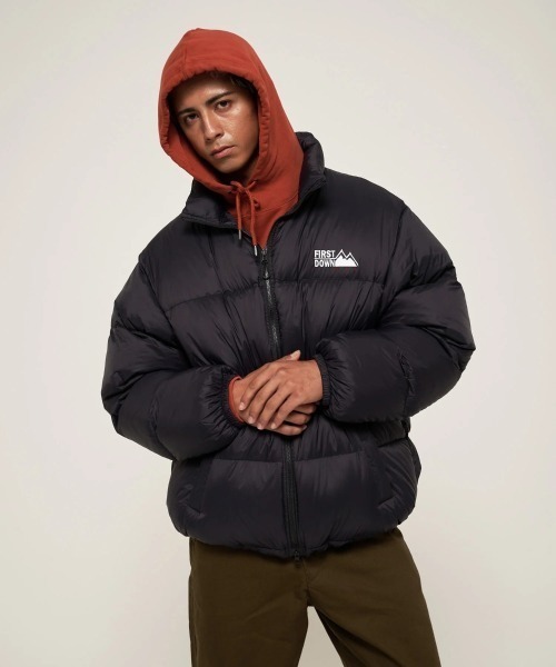 FIRST DOWN(ファーストダウン)の「FIRST DOWN LIGHT BUBBLE DOWN JKT(ファーストダウン ライトバブルダウンジャケット)(ダウンジャケット/コート・メンズ・パープル/グレー/ブラック・MEDIUM/X-LARGE/LARGE)」の1枚目の写真