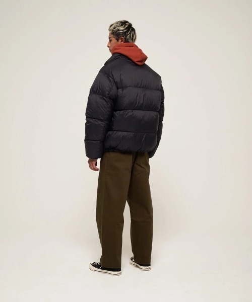 FIRST DOWN(ファーストダウン)の「FIRST DOWN LIGHT BUBBLE DOWN JKT(ファーストダウン ライトバブルダウンジャケット)(ダウンジャケット/コート・メンズ・パープル/グレー/ブラック・MEDIUM/X-LARGE/LARGE)」の6枚目の写真