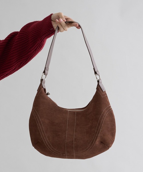 EPNK（イーピーエヌケー）の「Curve Stitch Suede Bag / カーブステッチスエードバッグ（ショルダーバッグ・メンズ・ブラック/ブラウン/ダークブラウン・ONE SIZE）」の6枚目の写真