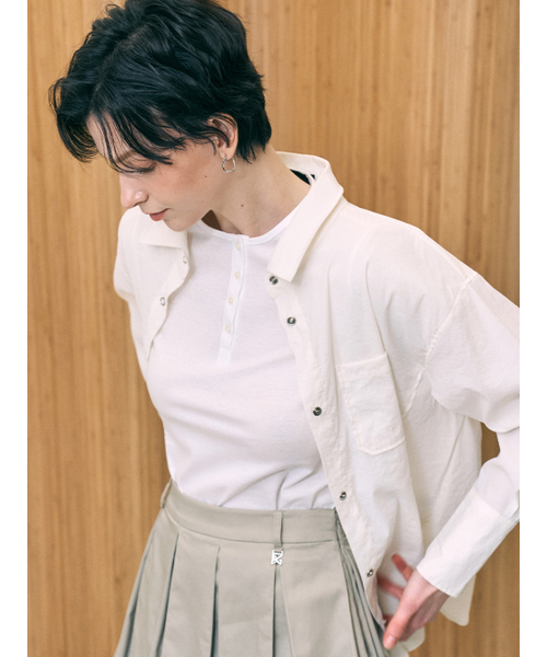 BERMUDAGRASS（バミューダグラス）の「自犬ボタンヘンリーネックシルケットTシャツ - WHITE（Tシャツ/カットソー・レディース・その他・SMALL/MEDIUM）」の2枚目の写真