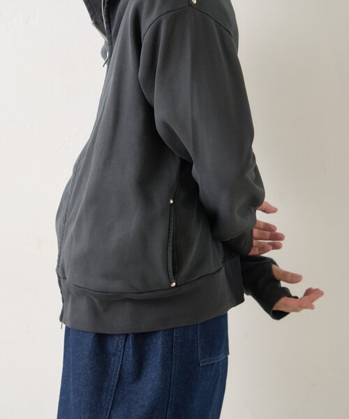 WHIMSIC(ウィムジック)の「【UNISEX/2サイズ展開】ピグメントダイ スタッズスウェット ジップパーカー(パーカー・レディース・ブラウン/チャコールグレー・1/2)」の6枚目の写真
