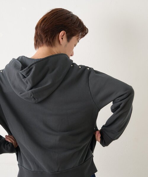 WHIMSIC(ウィムジック)の「【UNISEX/2サイズ展開】ピグメントダイ スタッズスウェット ジップパーカー(パーカー・レディース・ブラウン/チャコールグレー・1/2)」の7枚目の写真