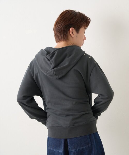 WHIMSIC(ウィムジック)の「【UNISEX/2サイズ展開】ピグメントダイ スタッズスウェット ジップパーカー(パーカー・レディース・ブラウン/チャコールグレー・1/2)」の8枚目の写真