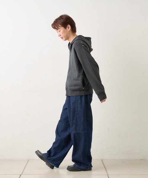 WHIMSIC(ウィムジック)の「【UNISEX/2サイズ展開】ピグメントダイ スタッズスウェット ジップパーカー(パーカー・レディース・ブラウン/チャコールグレー・1/2)」の10枚目の写真