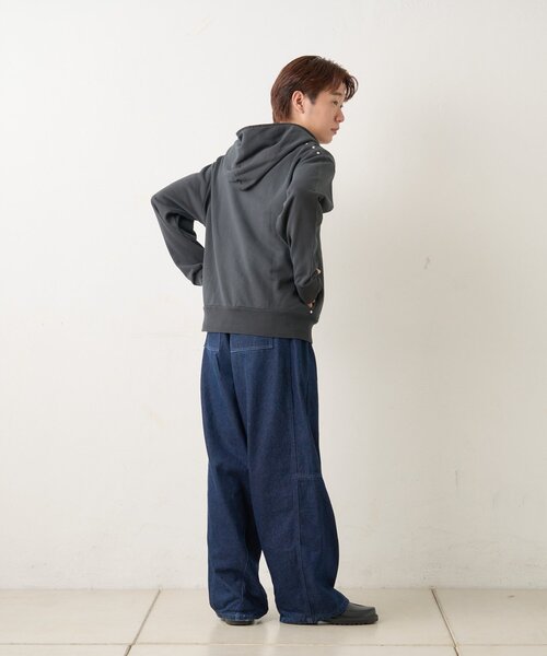 WHIMSIC(ウィムジック)の「【UNISEX/2サイズ展開】ピグメントダイ スタッズスウェット ジップパーカー(パーカー・レディース・ブラウン/チャコールグレー・1/2)」の11枚目の写真