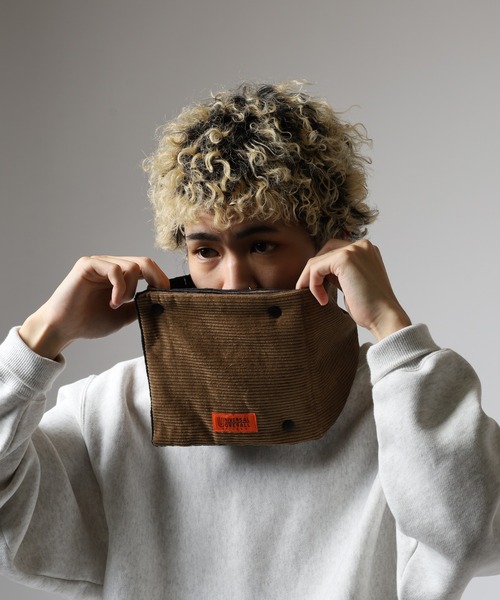 UNIVERSAL OVERALL（ユニバーサルオーバーオール）の「UNIVERSAL OVERALL 2AWY コーデュロイ 中綿 ネックウォーマー マフラー 男女兼用（ネックウォーマー/スヌード・メンズ・ブラック/ブラウン・FREE）」の2枚目の写真