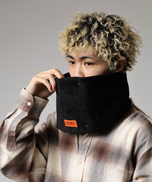 UNIVERSAL OVERALL（ユニバーサルオーバーオール）の「UNIVERSAL OVERALL 2AWY コーデュロイ 中綿 ネックウォーマー マフラー 男女兼用（ネックウォーマー/スヌード・メンズ・ブラック/ブラウン・FREE）」の3枚目の写真