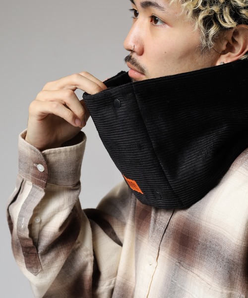 UNIVERSAL OVERALL（ユニバーサルオーバーオール）の「UNIVERSAL OVERALL 2AWY コーデュロイ 中綿 ネックウォーマー マフラー 男女兼用（ネックウォーマー/スヌード・メンズ・ブラック/ブラウン・FREE）」の5枚目の写真