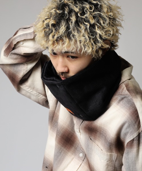 UNIVERSAL OVERALL（ユニバーサルオーバーオール）の「UNIVERSAL OVERALL 2AWY コーデュロイ 中綿 ネックウォーマー マフラー 男女兼用（ネックウォーマー/スヌード・メンズ・ブラック/ブラウン・FREE）」の6枚目の写真