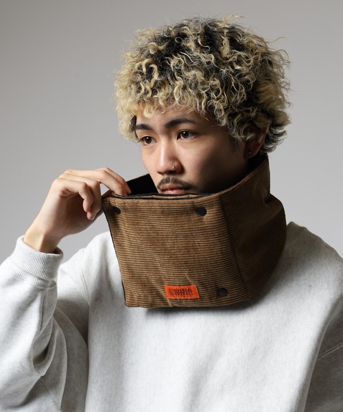 UNIVERSAL OVERALL（ユニバーサルオーバーオール）の「UNIVERSAL OVERALL 2AWY コーデュロイ 中綿 ネックウォーマー マフラー 男女兼用（ネックウォーマー/スヌード・メンズ・ブラック/ブラウン・FREE）」の7枚目の写真