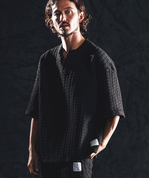 wjk reluxe(ダブルジェーケーリラックス)の「mt10163-cable knit jacquard key neck SS pullover キーネックプルオーバー(WR26S-13)(Tシャツ/カットソー・メンズ・ブラック/トップグレー/ホワイト・M/S/L)」の2枚目の写真