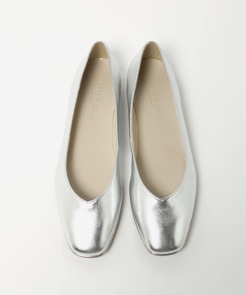 ODETTE E ODILE（オデットエオディール）の「ソフトVカット フラット15↓↑（パンプス・レディース・オフホワイト/シルバー/ベージュ・22.5cm/24.5cm/23cm/25cm/24cm/23.5cm/22cm）」の3枚目の写真