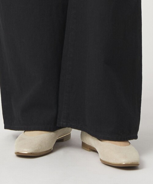 ODETTE E ODILE（オデットエオディール）の「ソフトVカット フラット15↓↑（パンプス・レディース・オフホワイト/シルバー/ベージュ・22.5cm/24.5cm/23cm/25cm/24cm/23.5cm/22cm）」の5枚目の写真