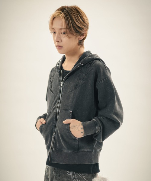 MSG（エムエスジー）の「Buyer's Select/ トライバル刺繍ZIPパーカー（パーカー・メンズ・ピンク/チャコール・M/L）」の4枚目の写真