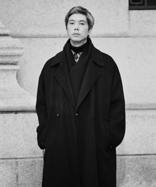 ADAM ET ROPE'（アダムエロペ）の「カシミヤ ダブルフェイス セミダブルコート / マフラー付き（ステンカラーコート・メンズ・ブラック・L/M）」の2枚目の写真