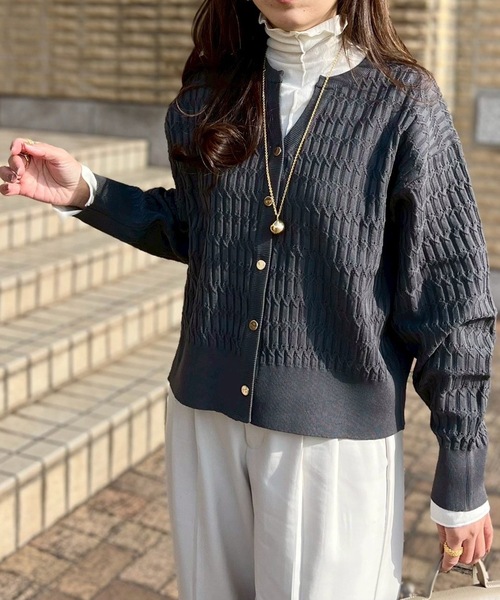 Emma Taylor（エマテイラー）の「ジオメトリックジャガードキーネックカーディガン（カーディガン/ボレロ・レディース・ブラック/ホワイト/チャコールグレー・FREE）」の11枚目の写真