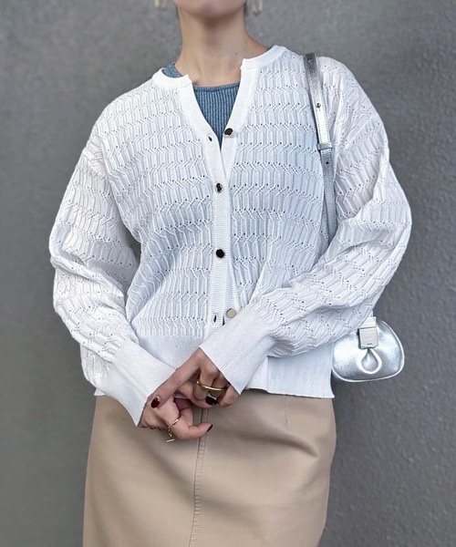 Emma Taylor（エマテイラー）の「ジオメトリックジャガードキーネックカーディガン（カーディガン/ボレロ・レディース・ブラック/ホワイト/チャコールグレー・FREE）」の4枚目の写真