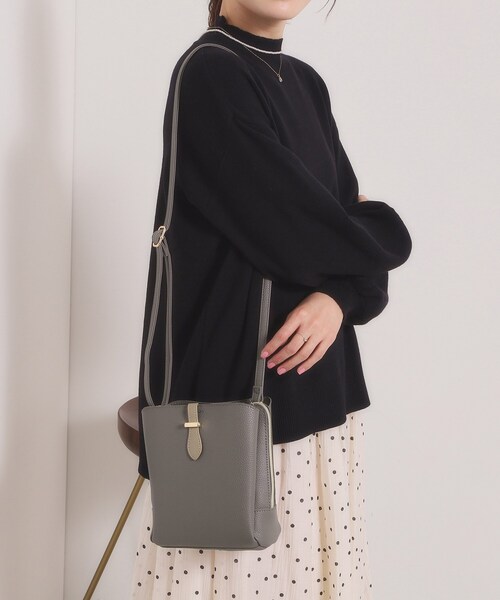 ITS'DEMO（イッツデモ）の「ベルト三層ミニショルダー（ショルダーバッグ・レディース・ブラック/ブロンズ/グレー/ライトベージュ・00）」の3枚目の写真