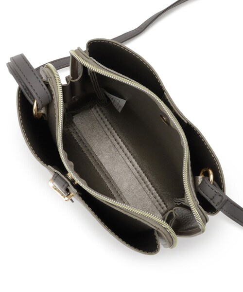 ITS'DEMO（イッツデモ）の「ベルト三層ミニショルダー（ショルダーバッグ・レディース・ブラック/ブロンズ/グレー/ライトベージュ・00）」の5枚目の写真