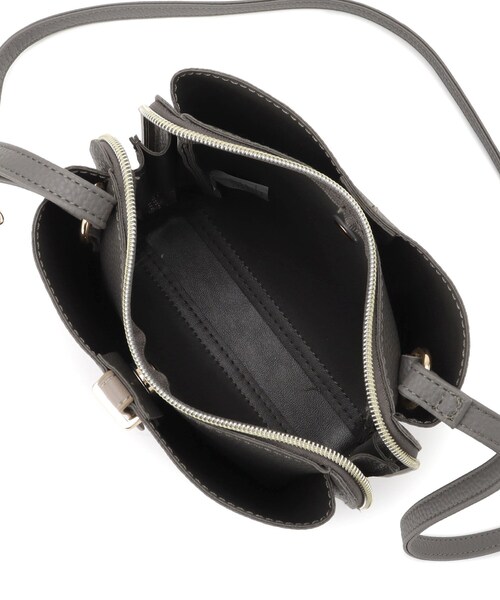 ITS'DEMO（イッツデモ）の「ベルト三層ミニショルダー（ショルダーバッグ・レディース・ブラック/ブロンズ/グレー/ライトベージュ・00）」の6枚目の写真