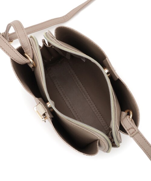 ITS'DEMO（イッツデモ）の「ベルト三層ミニショルダー（ショルダーバッグ・レディース・ブラック/ブロンズ/グレー/ライトベージュ・00）」の8枚目の写真
