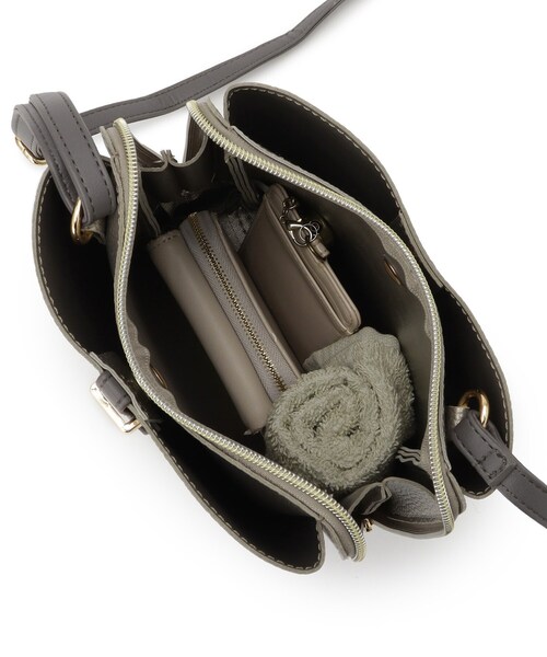 ITS'DEMO（イッツデモ）の「ベルト三層ミニショルダー（ショルダーバッグ・レディース・ブラック/ブロンズ/グレー/ライトベージュ・00）」の9枚目の写真