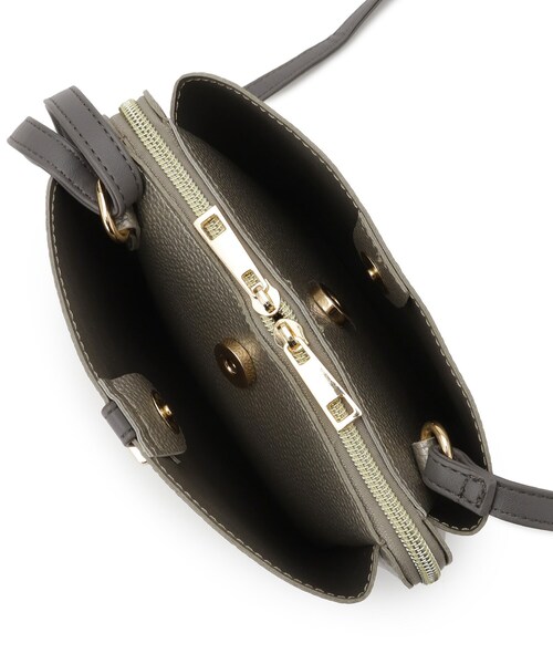 ITS'DEMO（イッツデモ）の「ベルト三層ミニショルダー（ショルダーバッグ・レディース・ブラック/ブロンズ/グレー/ライトベージュ・00）」の10枚目の写真