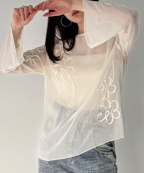 junoah（ジュノア）の「シアーフレアスリーブフラワーコード刺繍トップス（Tシャツ/カットソー・レディース・チャコール/アイボリー/ブラック・LARGE/MEDIUM/SMALL）」の13枚目の写真