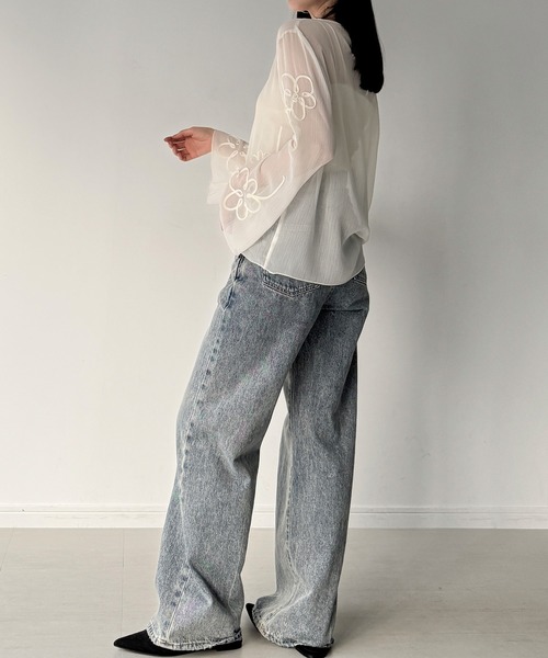 junoah（ジュノア）の「シアーフレアスリーブフラワーコード刺繍トップス（Tシャツ/カットソー・レディース・チャコール/アイボリー/ブラック・LARGE/MEDIUM/SMALL）」の4枚目の写真