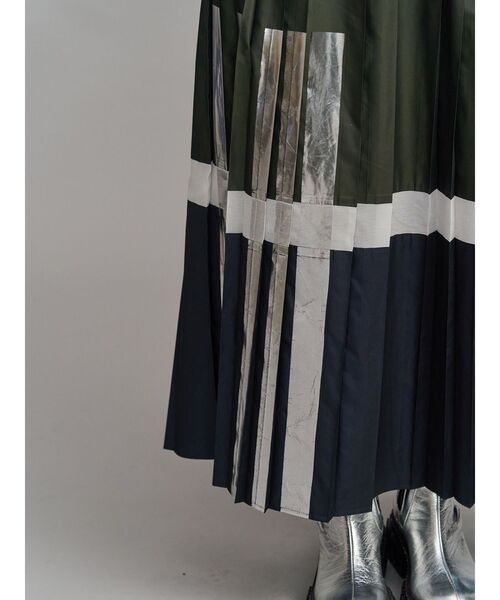 UN3D.(アンスリード)の「FOIL PRINT PLEATS SK / フォイルプリントプリーツスカート(スカート・レディース・カーキ/ライトグレー・38/36)」の12枚目の写真