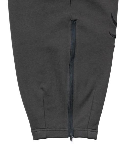 TXA(ティーエックスエー)の「田中かえ Embroidery Sweatpants(スウェットパンツ・メンズ・チャコール/オリーブ・1)」の17枚目の写真
