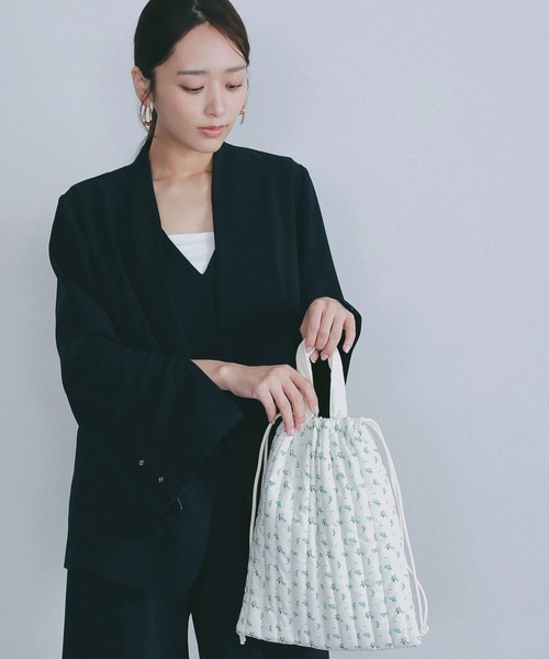AJUGA.(アジュガ)の「メルトキルティング撥水シューズケース(トートバッグ・レディース・ネイビー/ホワイト・ONE SIZE)」の12枚目の写真